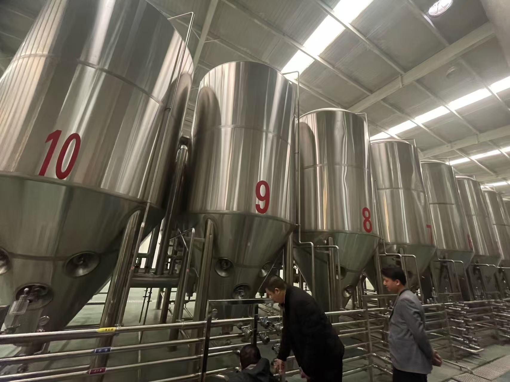 行唐精酿啤酒设备厂—平面布置、设备设计、制造、调试、培训等一条龙服务